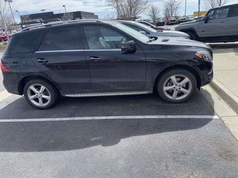 Used 2016 Mercedes-Benz GLE 300d 4MATIC image 1