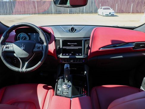 Used 2022 Maserati Levante Modena image 9