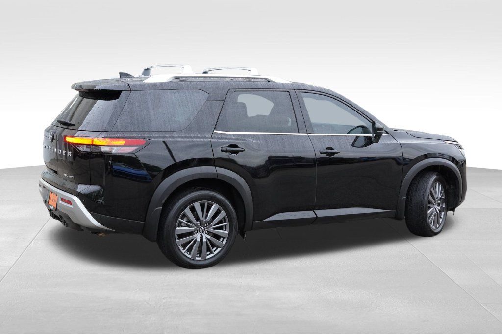 Used 2024 Nissan Pathfinder SL w/ SL Premium Package AWD/4WD image 4