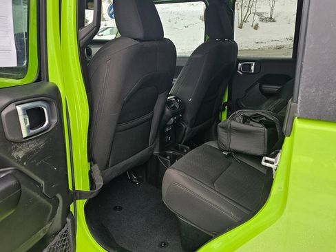 Used 2021 Jeep Gladiator Willys image 17