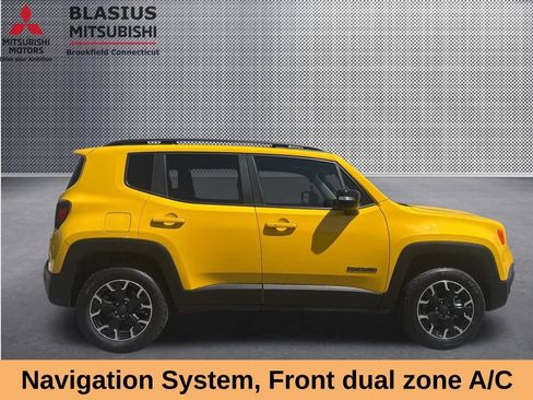 Used 2023 Jeep Renegade Latitude AWD/4WD image 6
