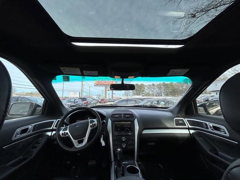 Used 2013 Ford Explorer XLT image 17