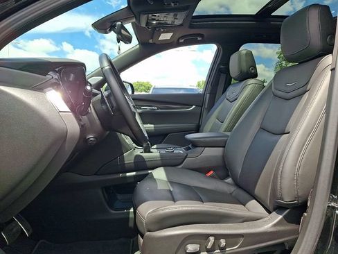Certified 2025 Cadillac XT6 Sport w/ Technology Package AWD/4WD image 13
