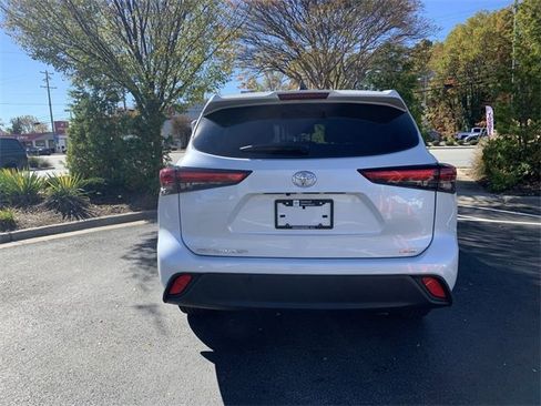Certified 2023 Toyota Highlander L image 7
