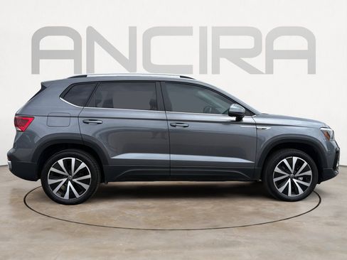 Used 2022 Volkswagen Taos SE FWD image 11