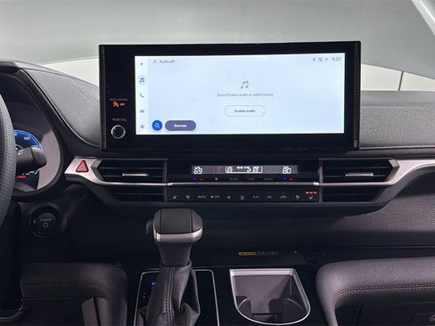 Certified 2025 Toyota Sienna Limited image 10