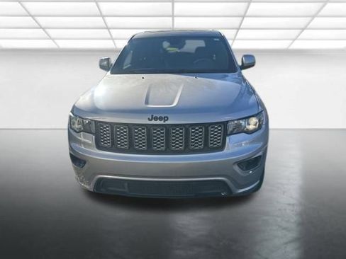 Used 2019 Jeep Grand Cherokee Altitude image 2