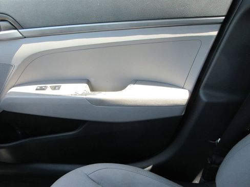 Used 2017 Hyundai Elantra SE FWD image 29