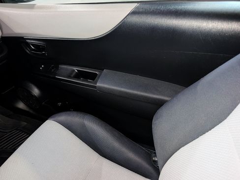 Used 2014 Toyota Yaris LE FWD image 28