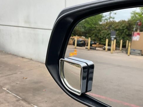 Used 2016 Toyota Tacoma TRD Sport image 21