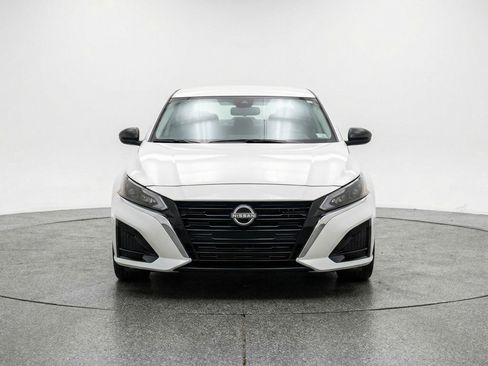 Used 2025 Nissan Altima 2.5 SV image 2