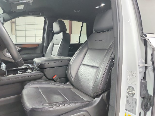 Used 2025 GMC Yukon Denali RWD image 10