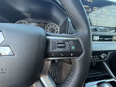 Used 2025 Mitsubishi Outlander SE FWD image 22
