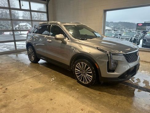 Used 2025 Cadillac XT4 Premium Luxury image 1