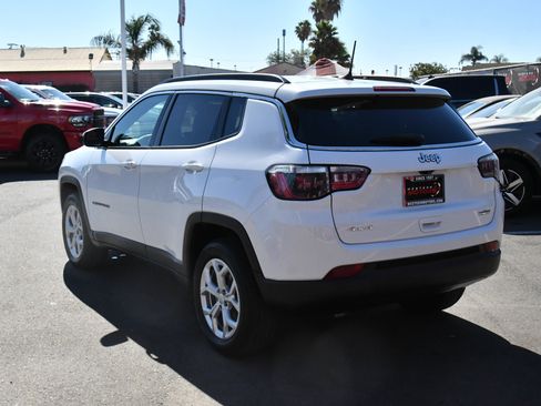 Used 2024 Jeep Compass Latitude AWD/4WD image 6