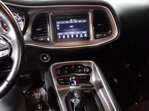 Used 2019 Dodge Challenger SXT RWD image 27