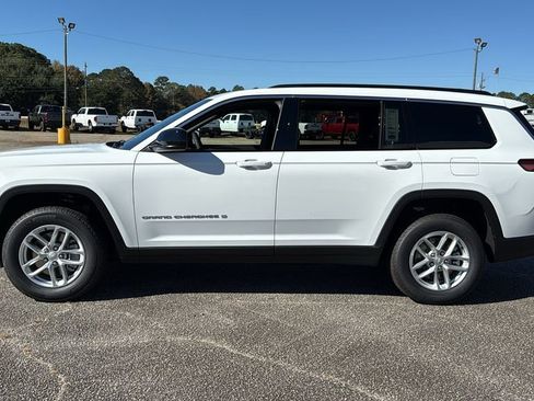 New 2025 Jeep Grand Cherokee L Laredo image 5