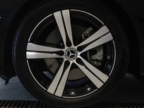 Used 2025 Mercedes-Benz C 300 4MATIC Sedan image 9