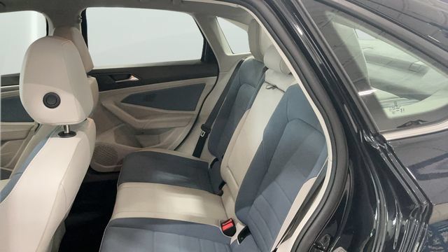Used 2026 Volkswagen Jetta SE FWD image 15