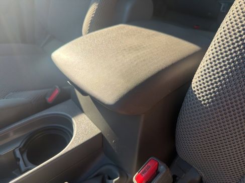 Used 2013 Nissan Frontier SV image 33