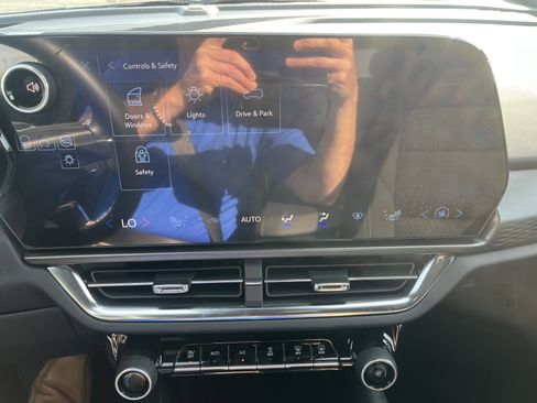 Used 2025 Chevrolet Equinox EV LT w/ Comfort Package FWD image 24