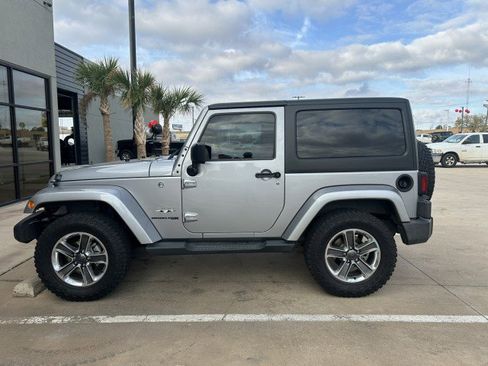Used 2018 Jeep Wrangler Sahara w/ Connectivity Group image 4