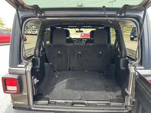 Used 2019 Jeep Wrangler Unlimited Sahara AWD/4WD image 5