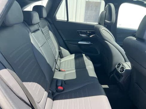Used 2026 Mercedes-Benz GLC 300 image 23