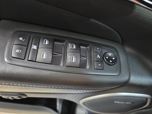 Used 2021 Jeep Grand Cherokee Summit AWD/4WD image 25