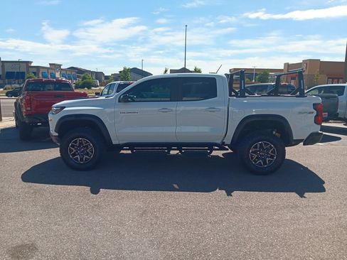 Used 2025 Chevrolet Colorado ZR2 w/ Technology Package AWD/4WD image 2