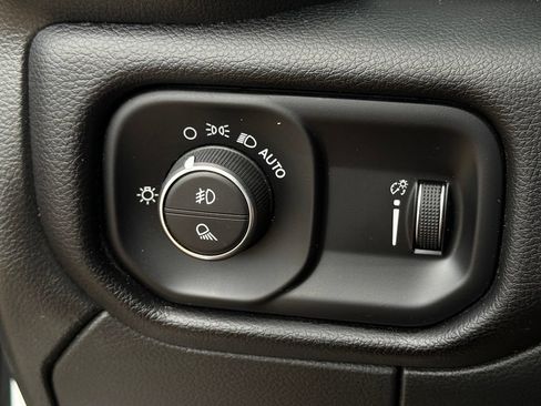 Used 2024 RAM 3500 Big Horn AWD/4WD image 28