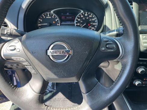 Used 2017 Nissan Pathfinder SV w/ SV Tech Package FWD image 20