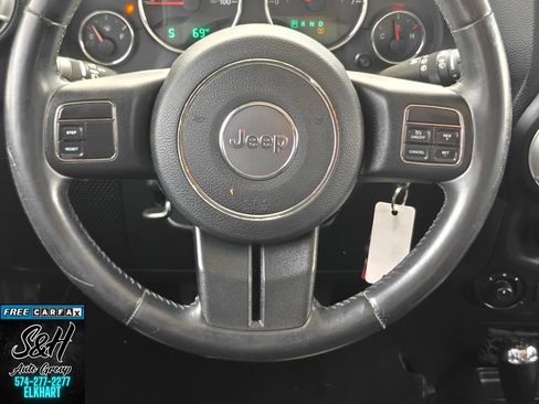 Used 2014 Jeep Wrangler Unlimited Sahara AWD/4WD image 5