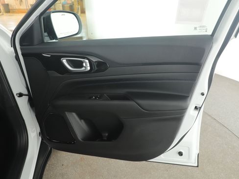 New 2026 Jeep Compass Latitude image 15