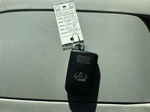 Used 2016 Toyota Highlander XLE image 43