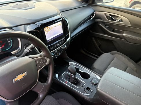 Used 2023 Chevrolet Traverse LT FWD image 17