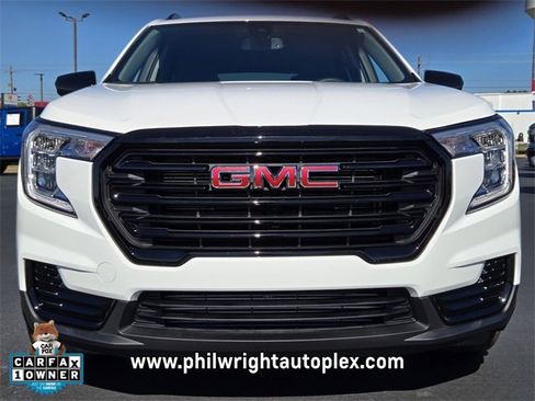 Used 2024 GMC Terrain SLE w/ Driver Convenience Package image 8