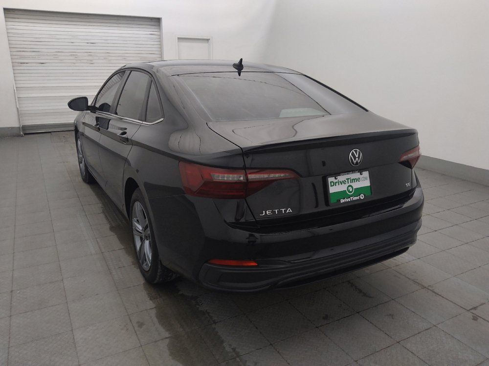 Used 2024 Volkswagen Jetta SE w/ Panoramic Sunroof Package FWD image 5