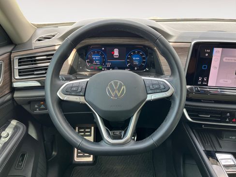 Used 2025 Volkswagen Atlas SEL Premium R-Line AWD/4WD image 17