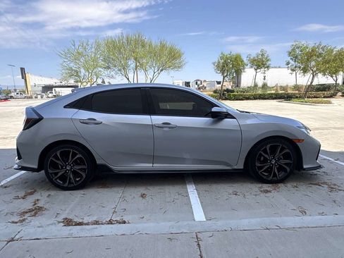 Used 2018 Honda Civic Sport image 2