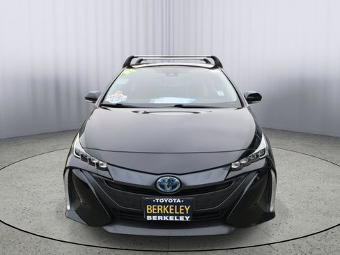 Used 2021 Toyota Prius Prime LE image 3