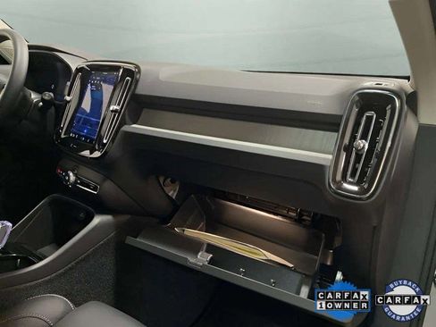 Used 2025 Volvo XC40 B5 Plus image 86