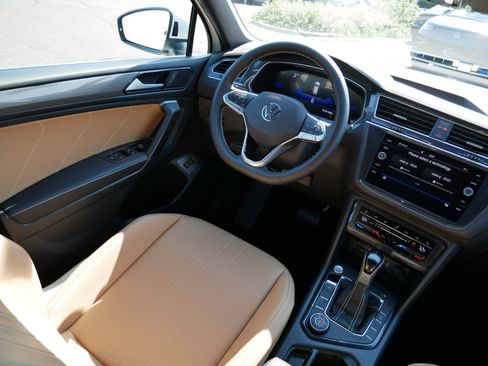 Certified 2024 Volkswagen Tiguan SE AWD/4WD image 8