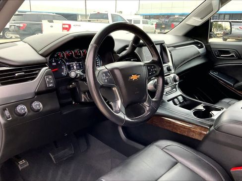 Used 2020 Chevrolet Suburban LT image 18