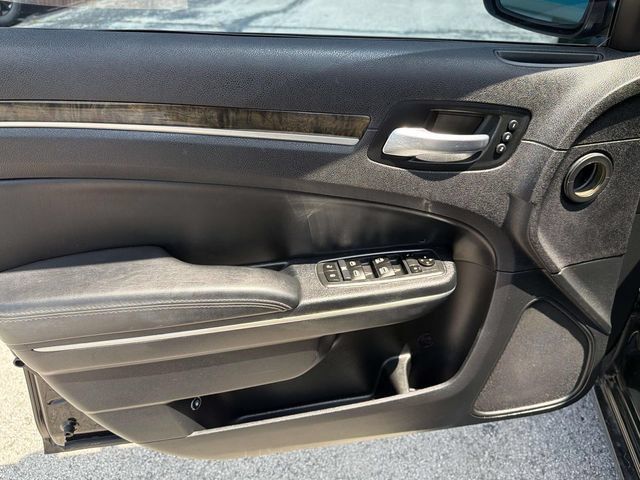 Used 2014 Chrysler 300 C AWD/4WD image 26
