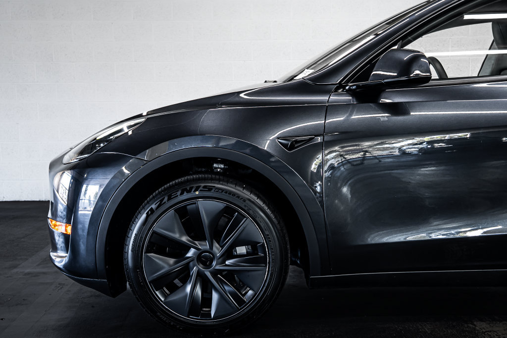 Used 2025 Tesla Model Y Long Range RWD image 9