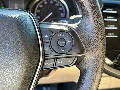 Used 2018 Toyota Camry XLE image 37