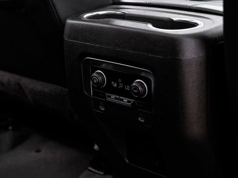 Used 2021 Chevrolet Suburban LT image 39