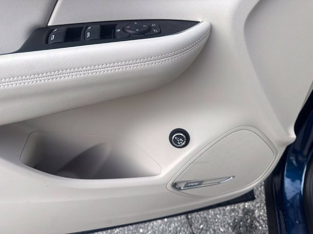 Used 2023 Buick Envision Avenir AWD/4WD image 12
