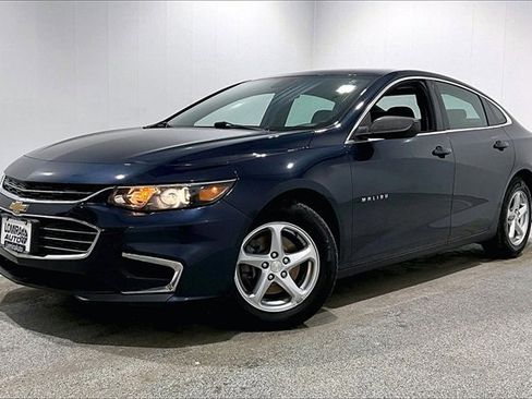 Used 2018 Chevrolet Malibu LS image 3